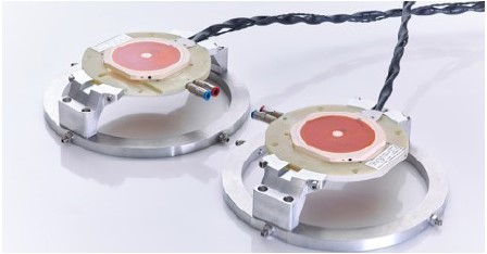 The Rapid Scan coils are mounted into the main magnet and provide a scan range of 200 G at a scan rate of 20 KHz